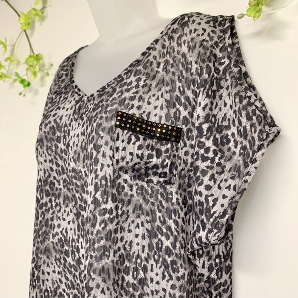 Love on a hanger cold shoulder leopard animal print to, black